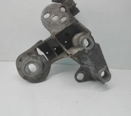 Audi A6 S6 C5 4B Engine mounting bracket 8E0199352D