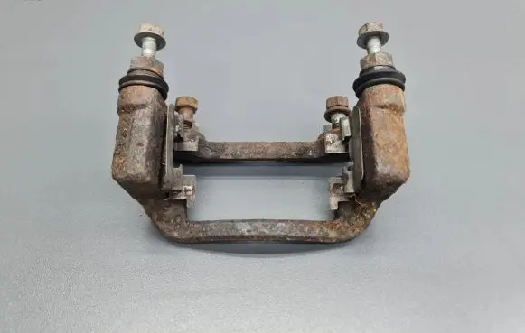 Hyundai i30 Brake caliper pad carrier rear 