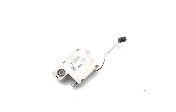 Land Rover Discovery 3 - LR3 Aerial antenna amplifier XUC000072A