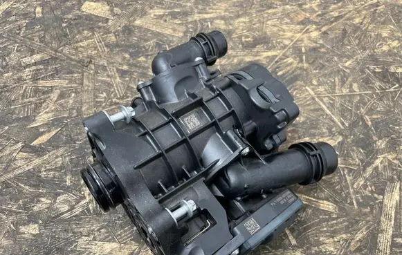 Thermostat/thermostat housing