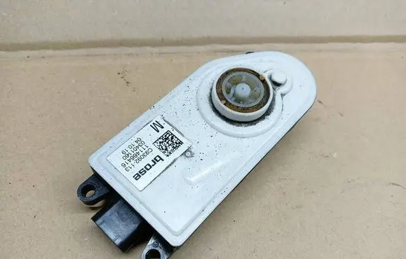 BMW 5 G30 G31 G38 Air flap motor/actuator C93092 03401160