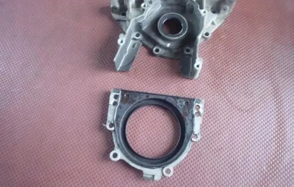 Volkswagen New Beetle Timing chain cover 