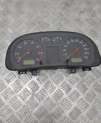 Volkswagen Golf IV Speedometer (instrument cluster) 1J0919860