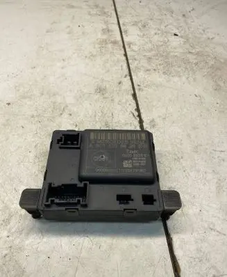 Mercedes-Benz Sprinter W906 Door control unit/module A9068205626 00005226E1