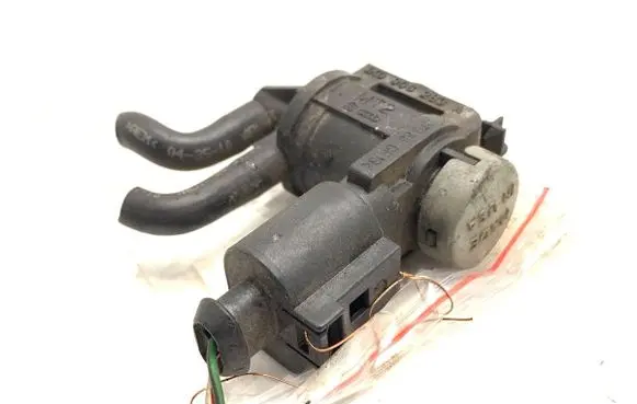 Volkswagen Polo V 6R Fuel pressure regulator 1K0906283A