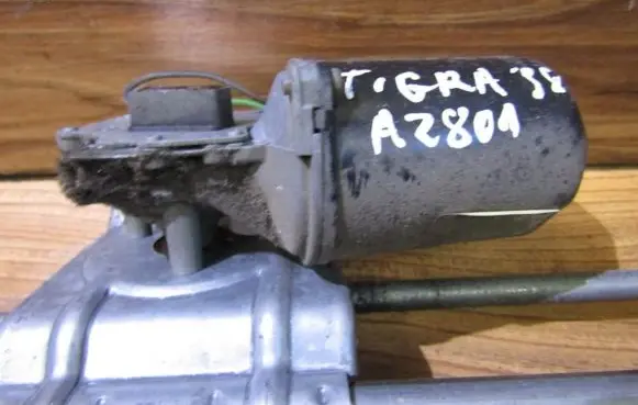 Opel Tigra A Wiper motor 22147090
