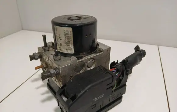 Mercedes-Benz C W204 ABS Pump A2045455132 28526060043 10092623133