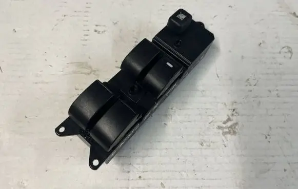 Mitsubishi Lancer X Electric window control switch 8608A160