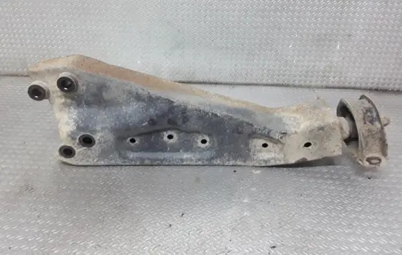 Honda HR-V Rear differential/diff mount bracket 