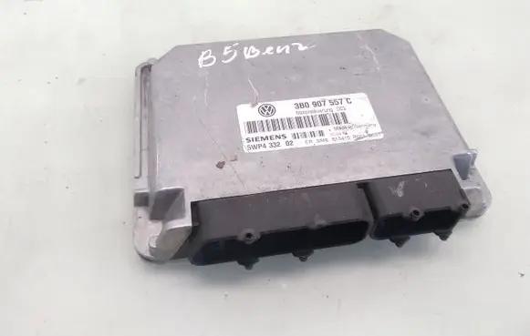 Volkswagen PASSAT B5 Engine control unit/module 3B0907557C