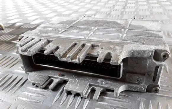 Volkswagen Golf III Engine control unit/module 0261203707 1H0907311P 26SA3609