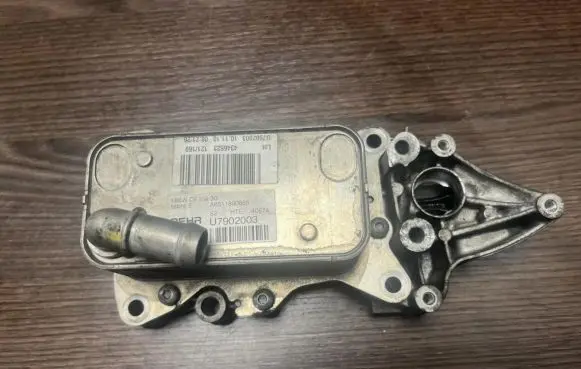Mercedes-Benz Sprinter W906 Engine oil radiator U7902003 70362380