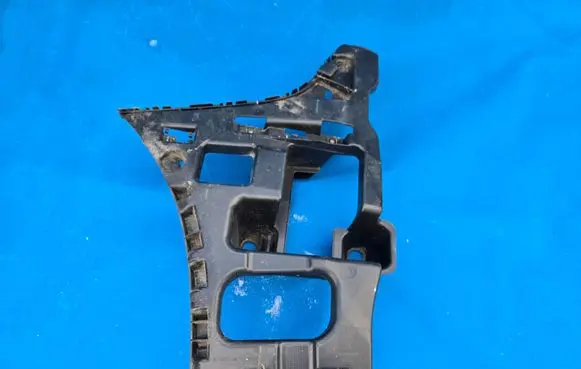 BMW 2 F46 Rear bumper mounting bracket 7318753