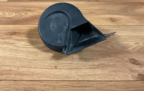 Audi A4 S4 B7 8E 8H Horn signal 8E0951221A