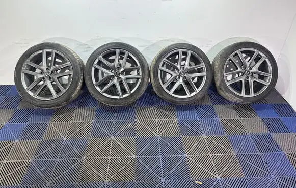 Lexus CT 200H R17 alloy rim