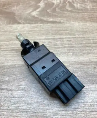 Mercedes-Benz E W211 Brake pedal sensor switch 0015454009