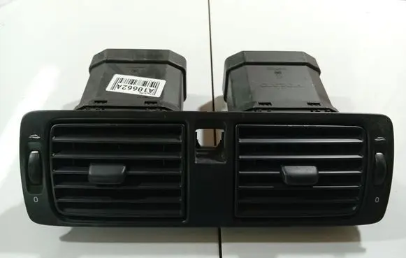 Volvo V50 Dash center air vent grill Y01145