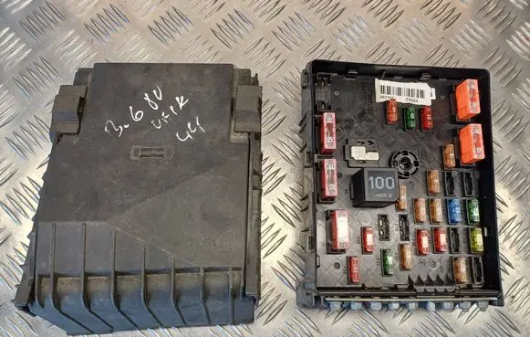 Volkswagen PASSAT B6 Fuse module 3C0937125 1K0937132F