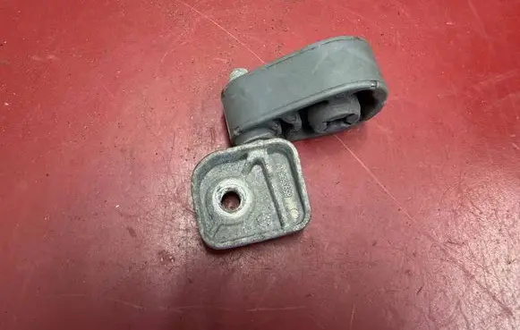 BMW X3 G01 Muffler mount bracket/holder 8593696