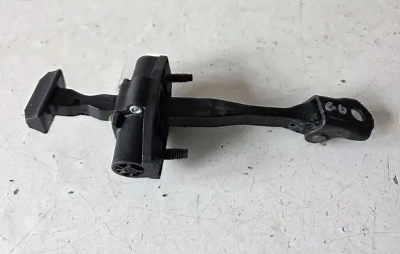 Opel Astra K Rear door check strap stopper
