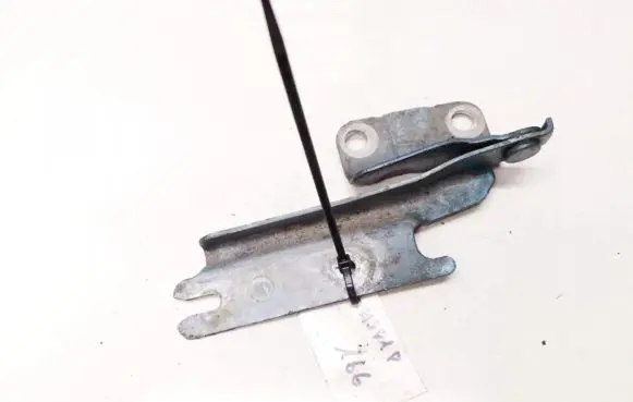 Engine bonnet/hood hinges