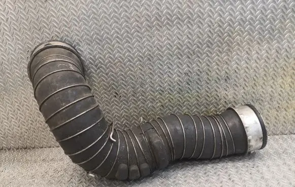 Mercedes-Benz C W203 Intercooler hose/pipe 2035280682
