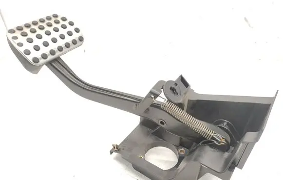 Mercedes-Benz C W203 Brake pedal 2032900719 S03716
