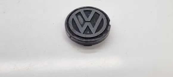 Volkswagen Golf I Original wheel cap 321601171C
