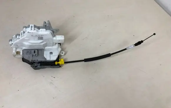 Audi A6 S6 C7 4G Front door lock 8J2837016E