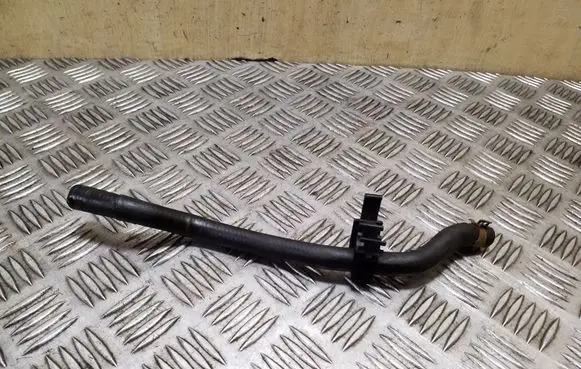 Volkswagen PASSAT B8 Engine coolant pipe/hose