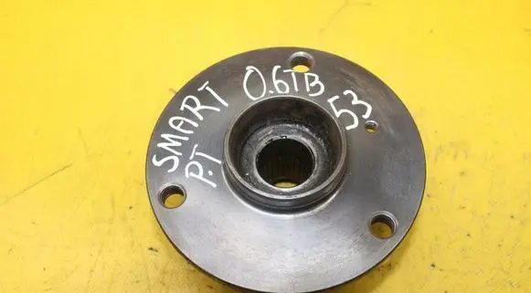 Rear wheel hub