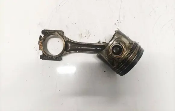 Volkswagen Golf IV Piston with connecting rod