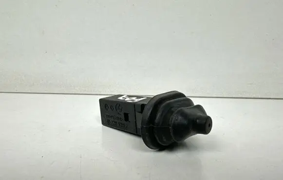 BMW 5 GT F07 Fuel tank opening switch 82289392
