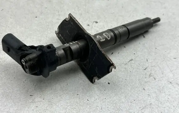 Volkswagen Jetta VI Fuel injector 03L130277A 0445116011 00662