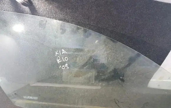KIA Rio Front door window glass four-door