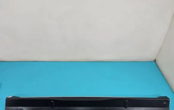 Foot area side trim