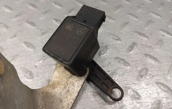 Headlight/headlamp level sensor