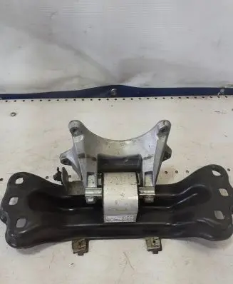 Mercedes-Benz C W205 Gearbox mounting bracket A2052403400 15474984