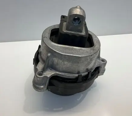 Engine mount bracket