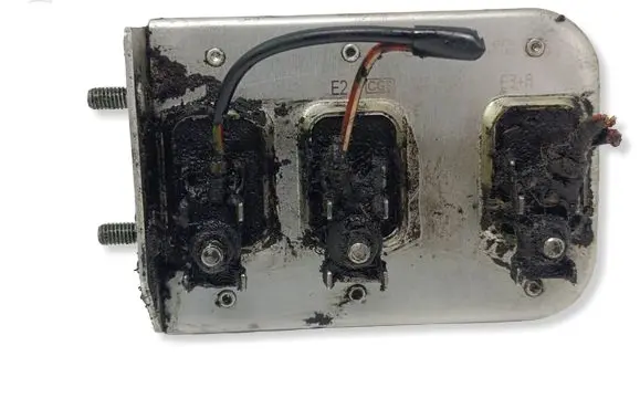 Volkswagen PASSAT B5.5 Coolant fan relay 8D0959493A