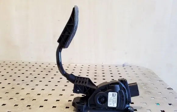Audi A8 S8 D4 4H Accelerator throttle pedal 4H2723523B