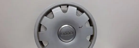 Audi A6 S6 C5 4B R16 wheel hub/cap/trim 4B0601147C
