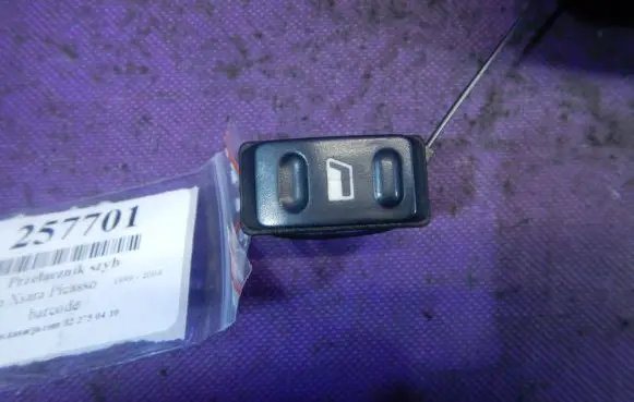 Citroen Xsara Picasso Quarter vent window switch 