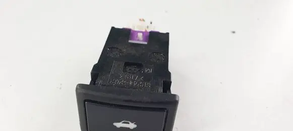 Suzuki Kizashi Tailgate/boot open switch button 