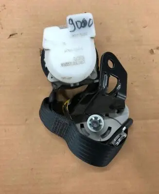 Toyota Yaris Middle seatbelt (rear) 