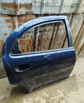 Chrysler Sebring (ST-22 - JR) Rear door