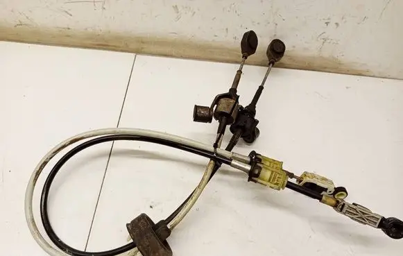 Opel Astra H Gear shift cable linkage 13110708