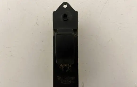 Mitsubishi Grandis Electric window control switch 8608A024 515143