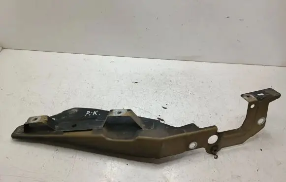 Citroen C4 II Picasso Fender mounting bracket 016693D04 4015 4U15