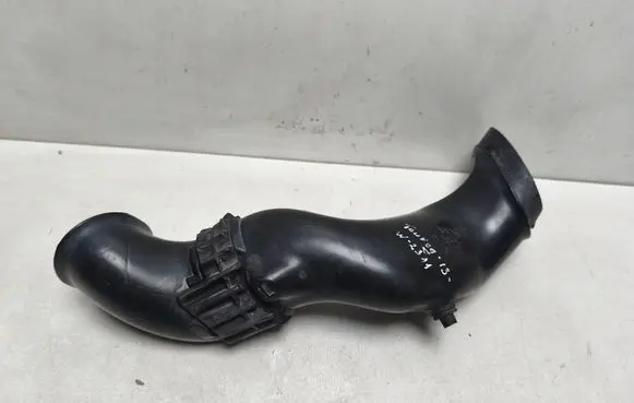 Volkswagen Touareg II Air intake duct part 7P6129609A